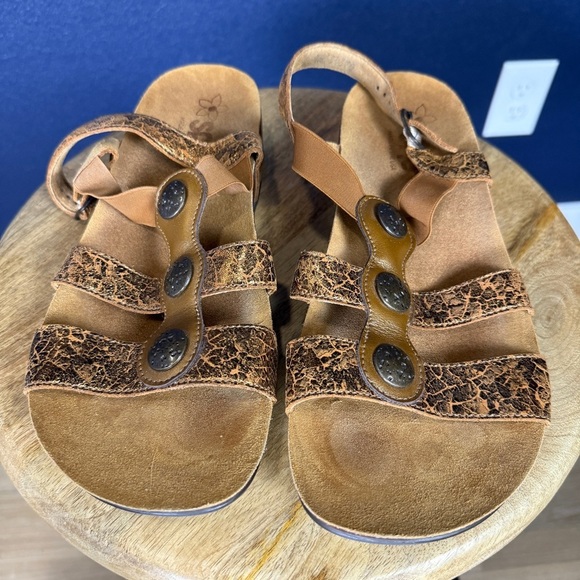 SAS "Clover" Sandals in Crackled Bronze Leather, Size 10 WIDE - Picture 3 of 10